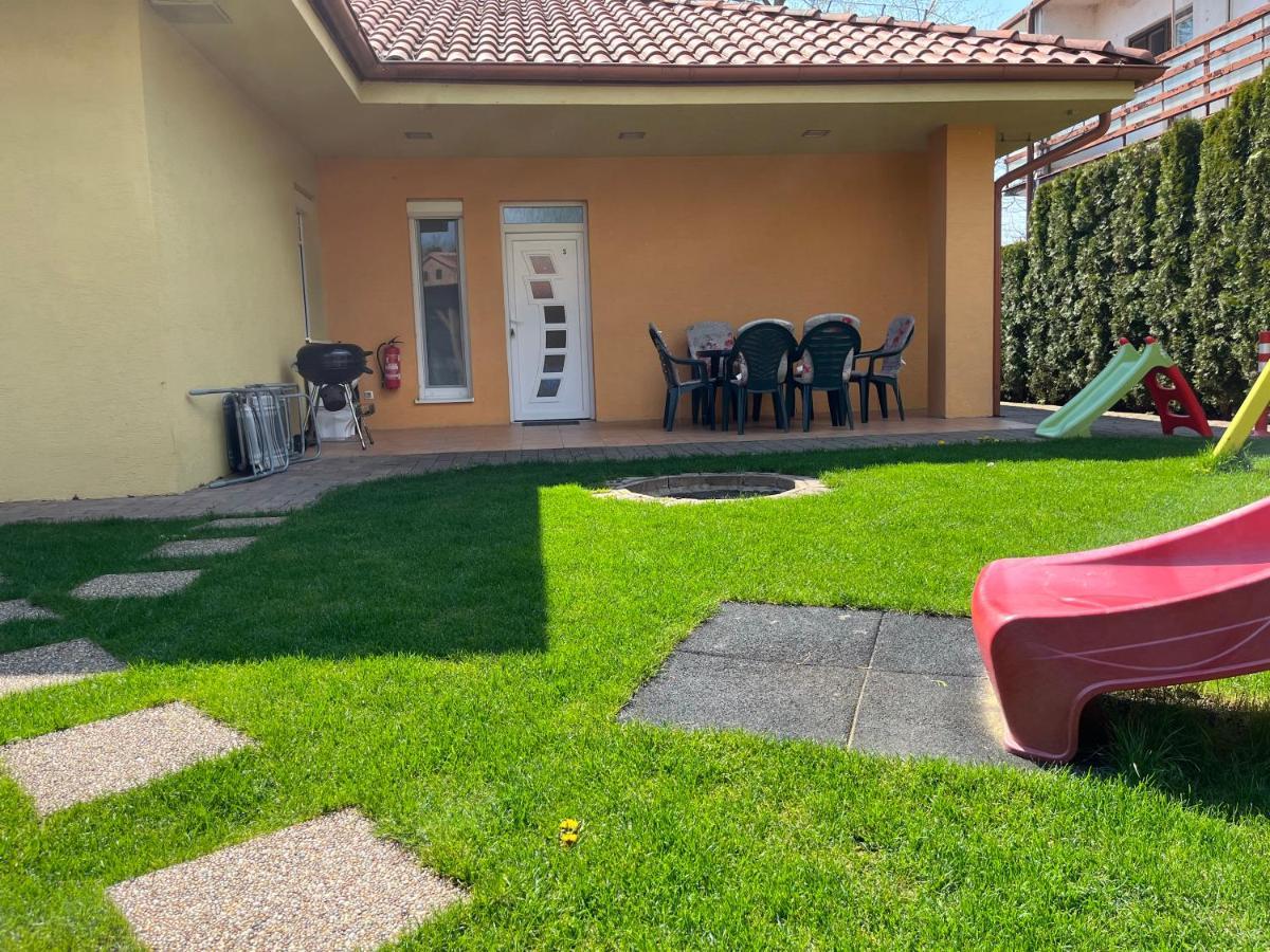 Villa Gracia Patince Exterior photo