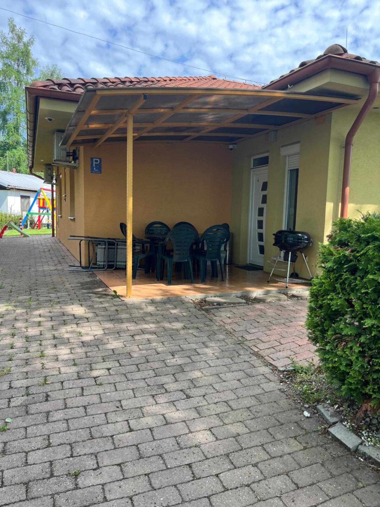 Villa Gracia Patince Exterior photo