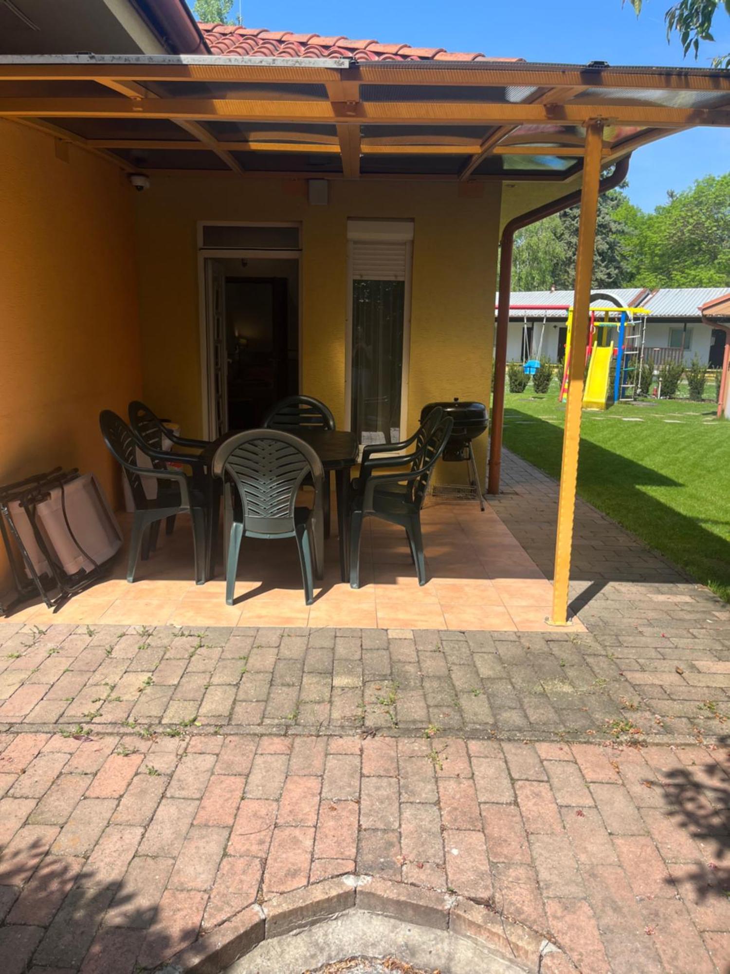 Villa Gracia Patince Exterior photo